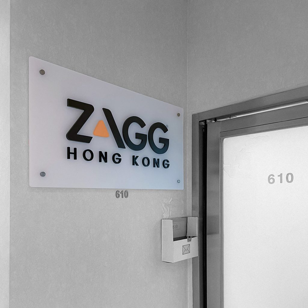 ZAGG／Signage